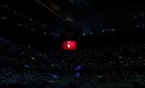 希望没事啊！贺希宁拼抢时被吕俊虎扫到眼睛 痛苦倒地久久不起